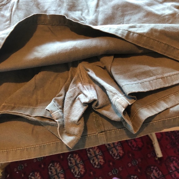 Size 14 Nevada army green skirt, zipper in back, pockets, slits, belt buckles - Picture 3 of 9